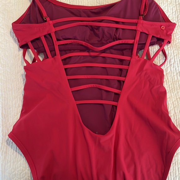 One piece bathing suit - Picture 3 of 3